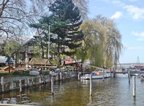 Gemeinschaftshaus am Hafen